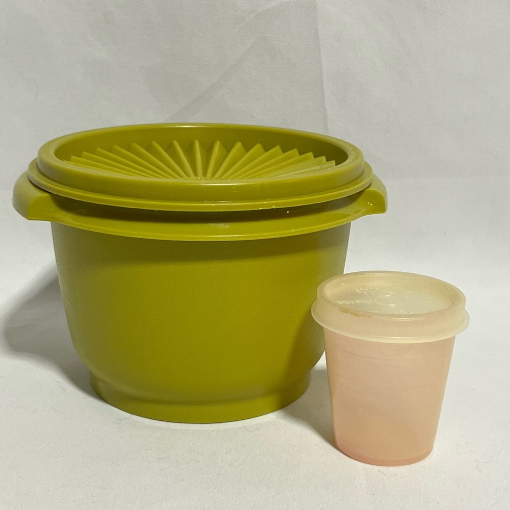 Vintage 4 piece Green Tupperware Servalier 886-5, 812-33 & Clear 101-25, 201-18.